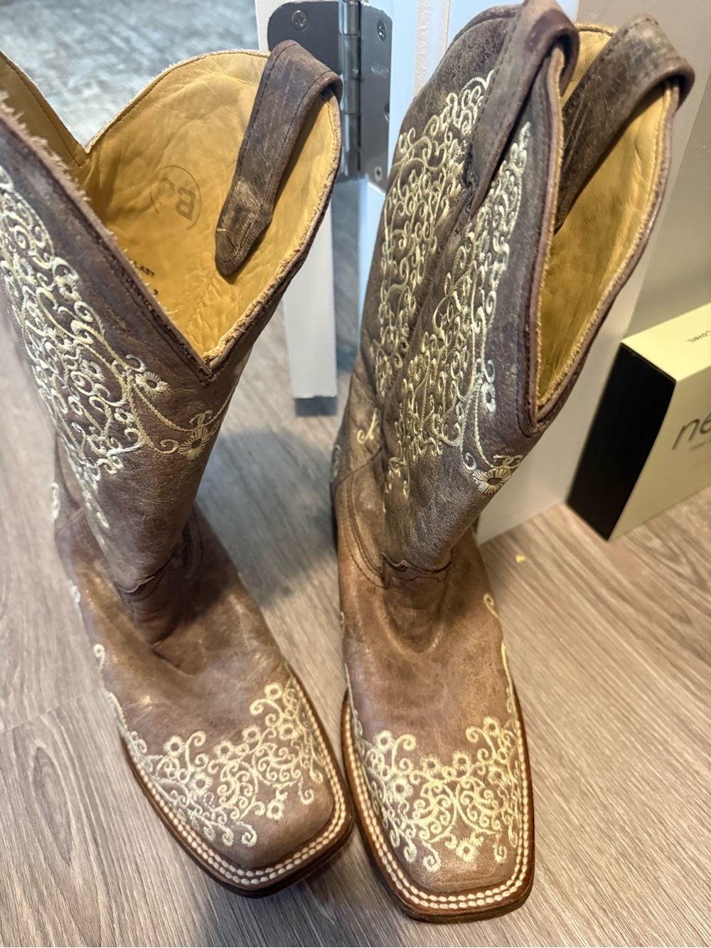 Brown Embroidered Leather Cowboy Boots - Corral